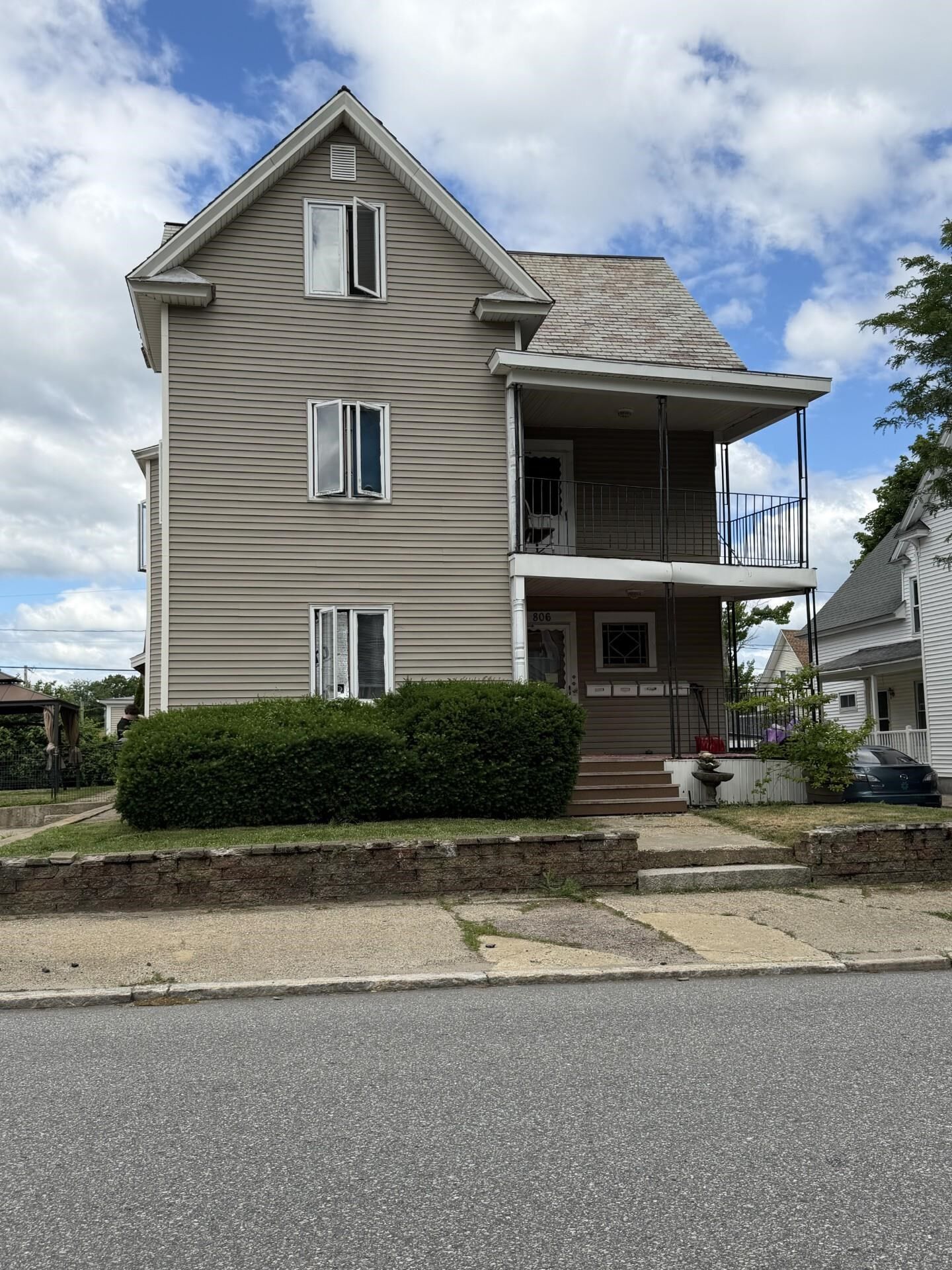 Property Photo:  806 Union Street  NH 03104 
