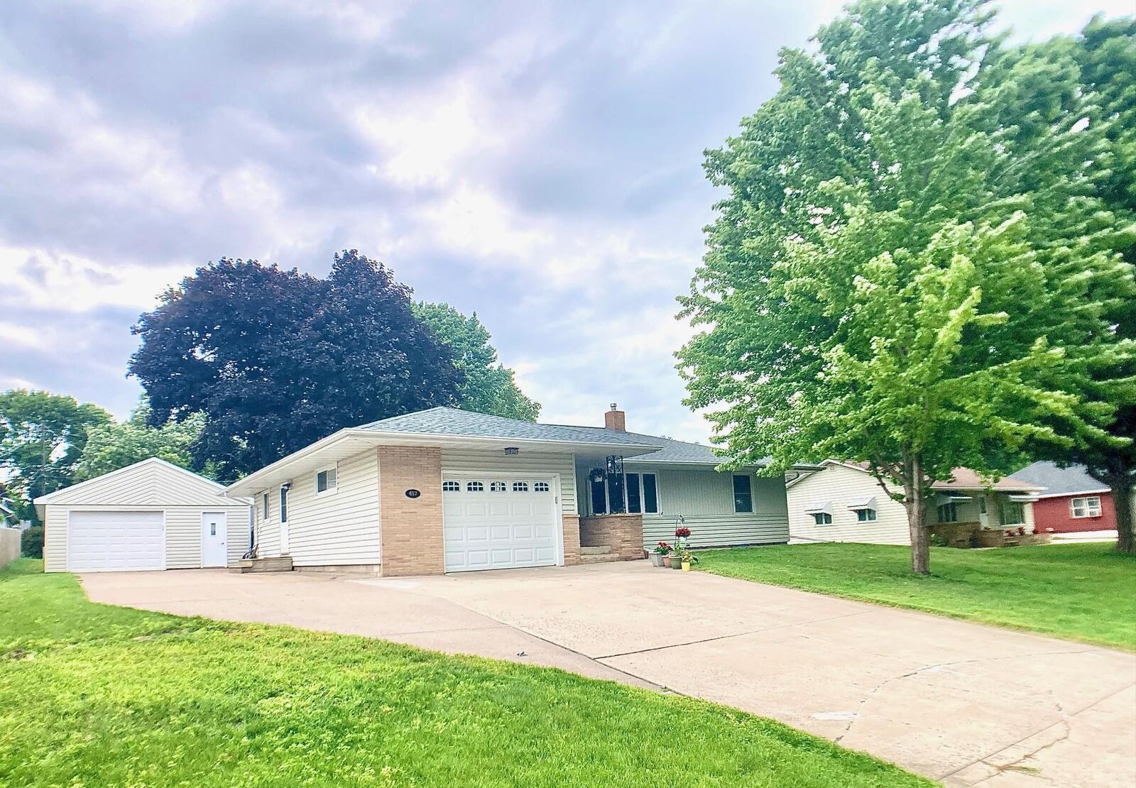 Property Photo:  457 Division Street  MN 55334 