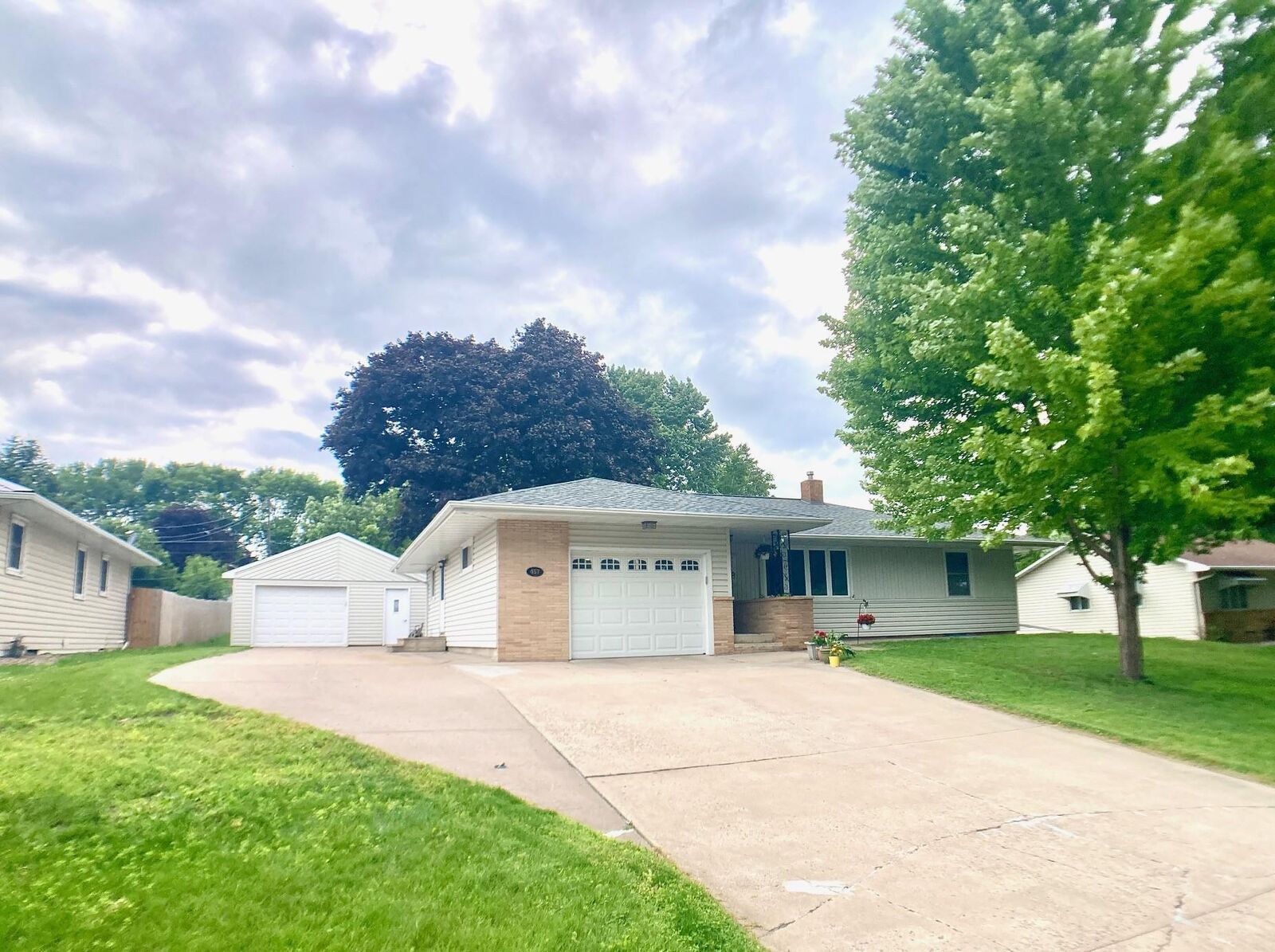 Property Photo:  457 Division Street  MN 55334 