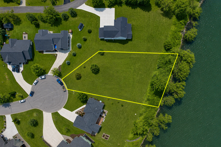 Property Photo:  432 Lake Court  MN 55395 