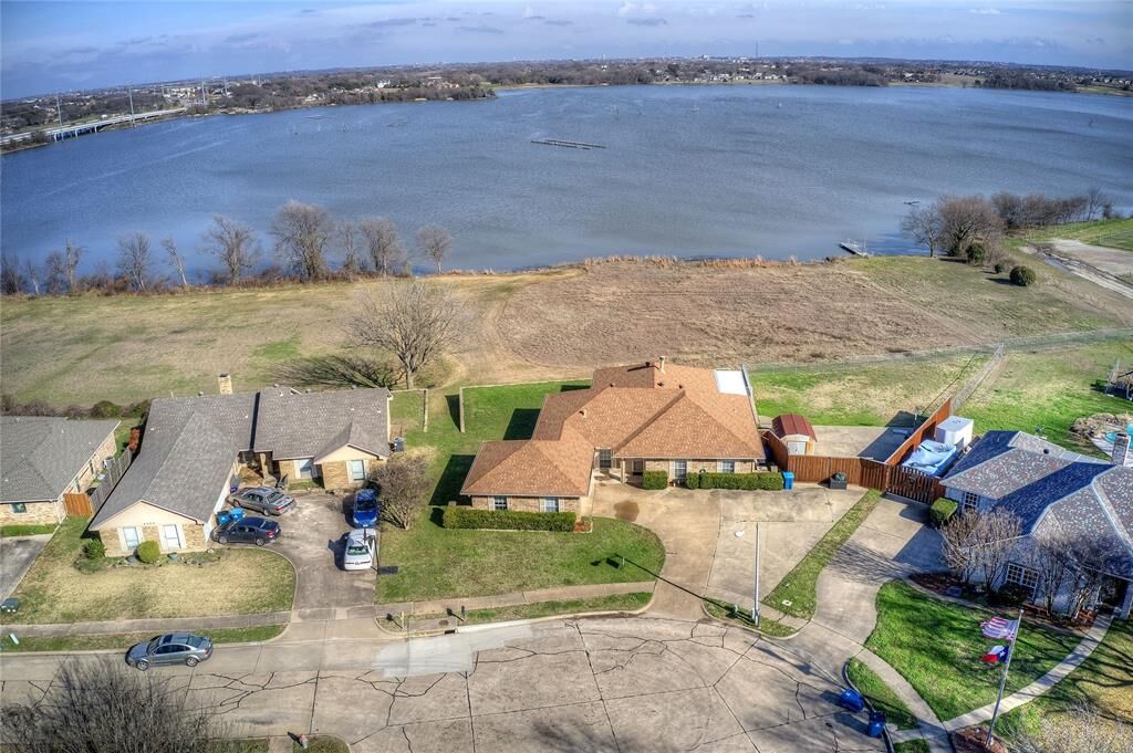 Property Photo:  4804 Edgewater Drive  TX 75088 