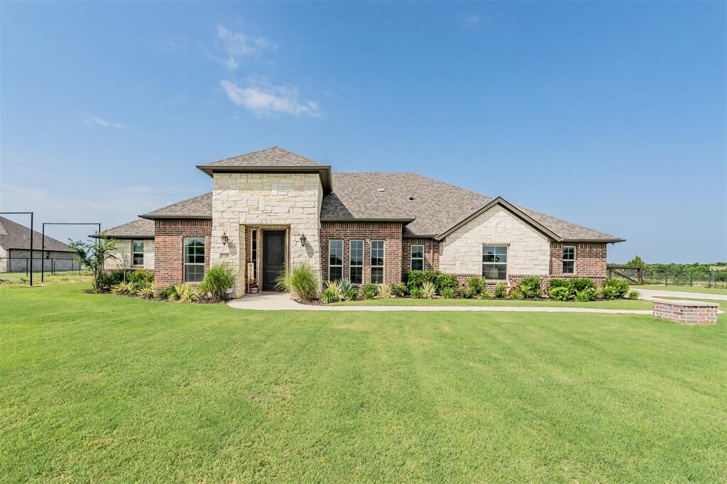 Property Photo: 2230 County Road 2360 TX 76234