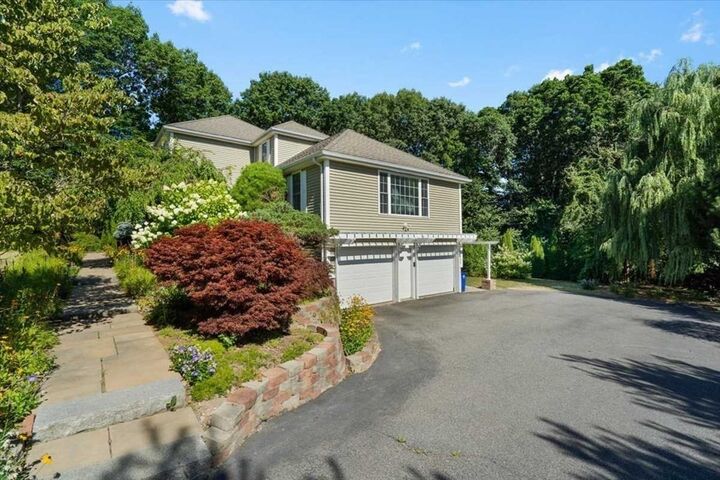 Property Photo:  89 Boulder Hill Rd  MA 01522 