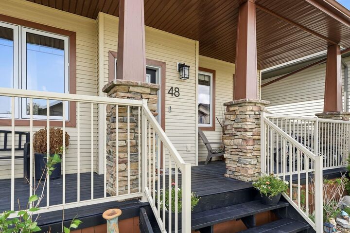 Property Photo:  48 Vickers Close  AB T4R 0E6 