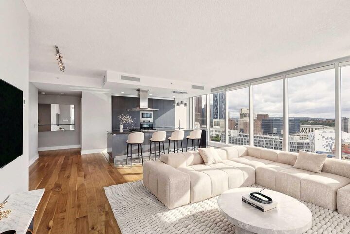 433 11 Avenue SE 1901 — photo 1