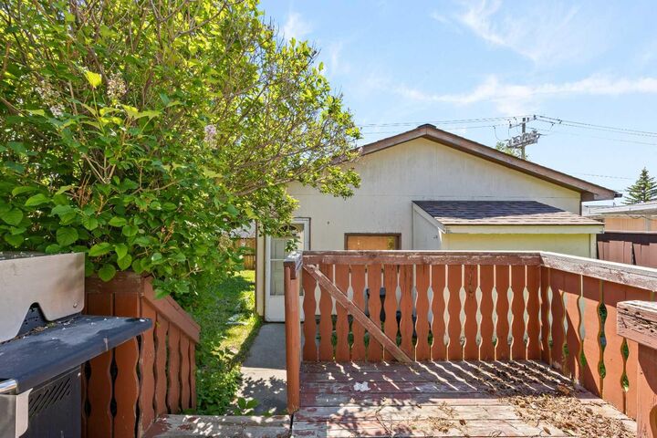 Property Photo: 4739 Rundlewood Road NE AB T1Y 2N7