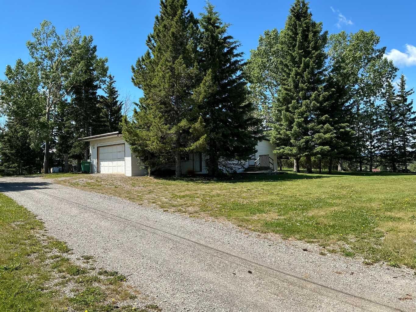 Property Photo:  299 3rd Avenue SE  AB T0L 0H0 