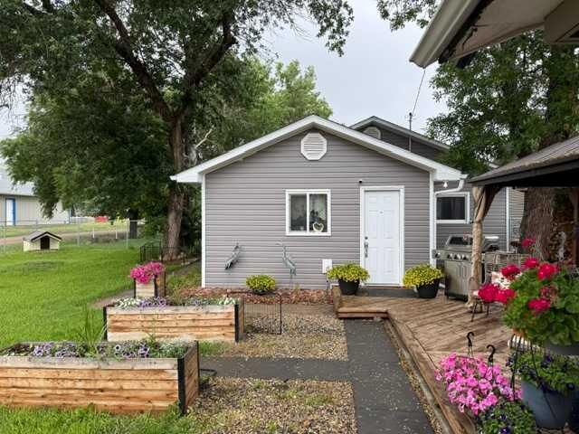 Property Photo: 148 4 Street AB T0J 0Y0