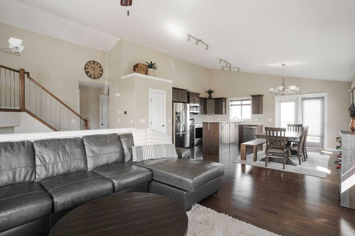 Property Photo:  140 Heibert Bay  AB T9K 2X2 