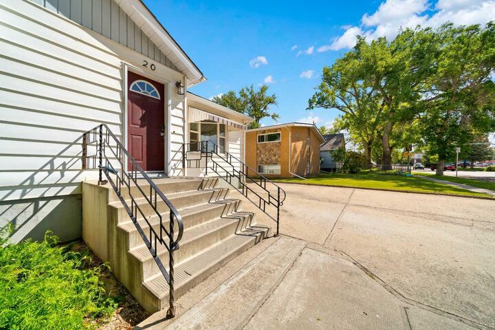 Property Photo:  20 6 Street SW  AB T1A 4H8 