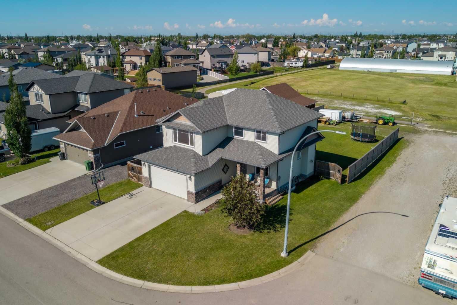 Property Photo:  145 Hanson Drive NE  AB T0J 1X1 
