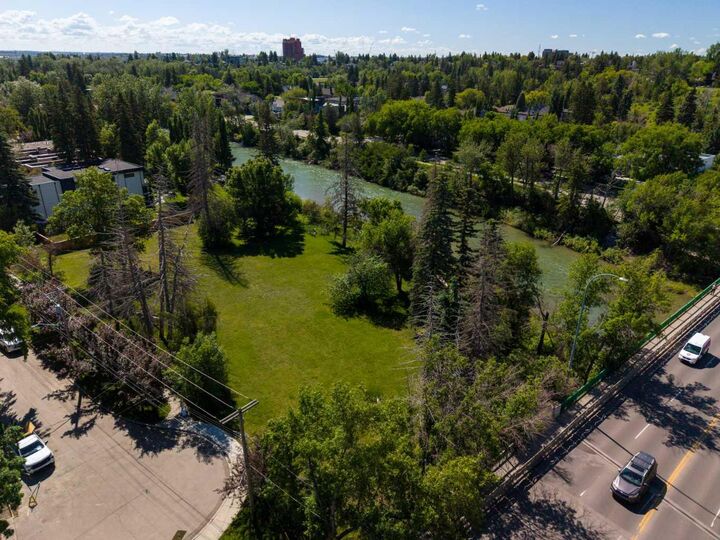 Property Photo: 415 40 Avenue SW AB T2S 0X5