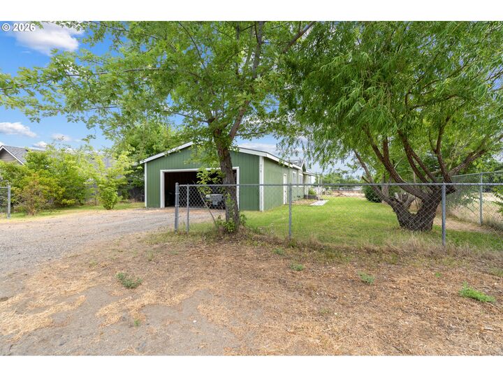 Property Photo:  315 SE Third St  OR 97844 