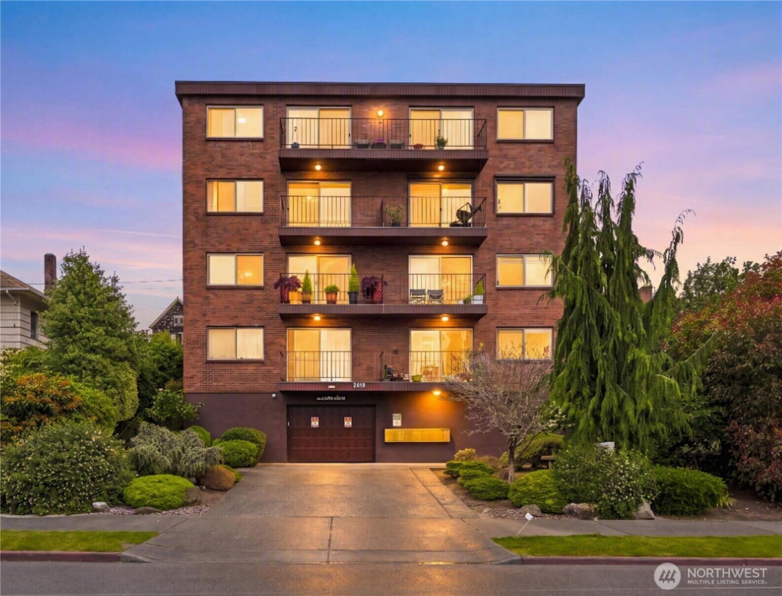 Property Photo:  2619  Rucker Avenue 6  WA 98201 