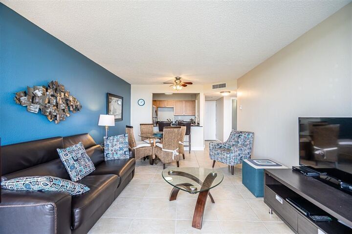 Property Photo:  1830 Embassy Drive 409  FL 33401 
