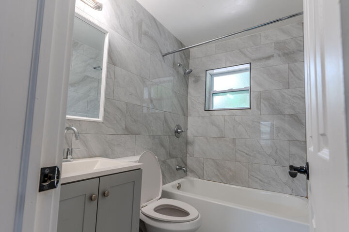 Property Photo: 711 N 23rd Street B FL 34950