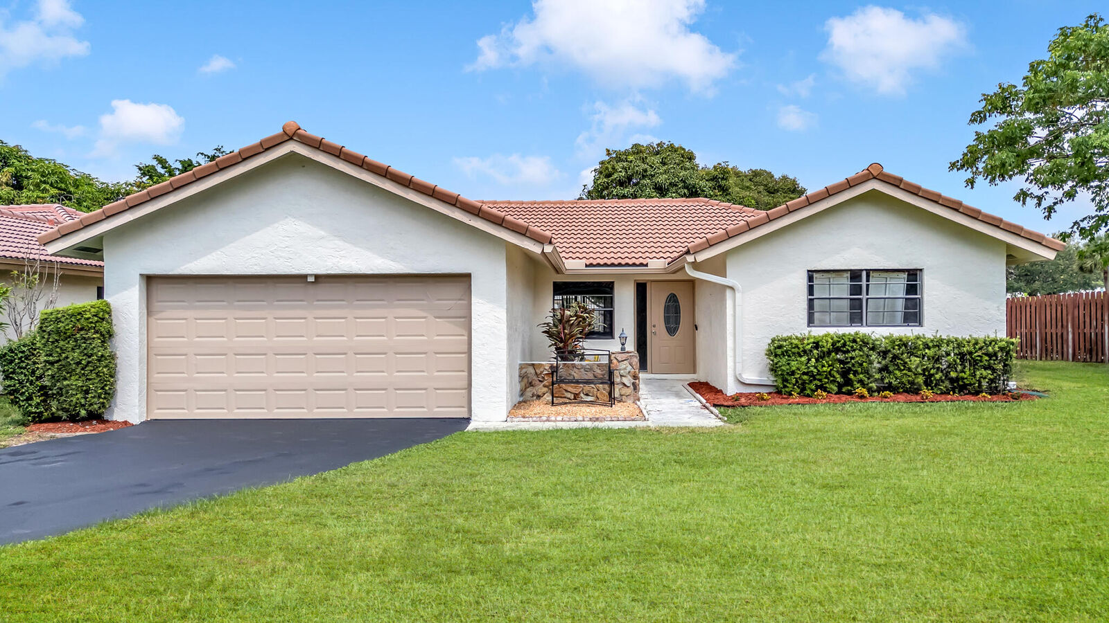 Property Photo:  1273 Spring Circle Drive  FL 33071 