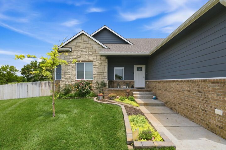 Property Photo:  6410 S Jade Ct  KS 67037 