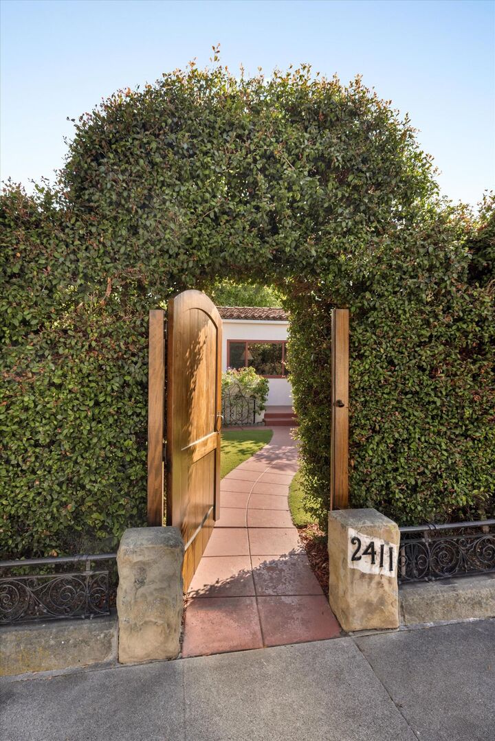 Property Photo:  2411 Chapala Street  CA 93105 