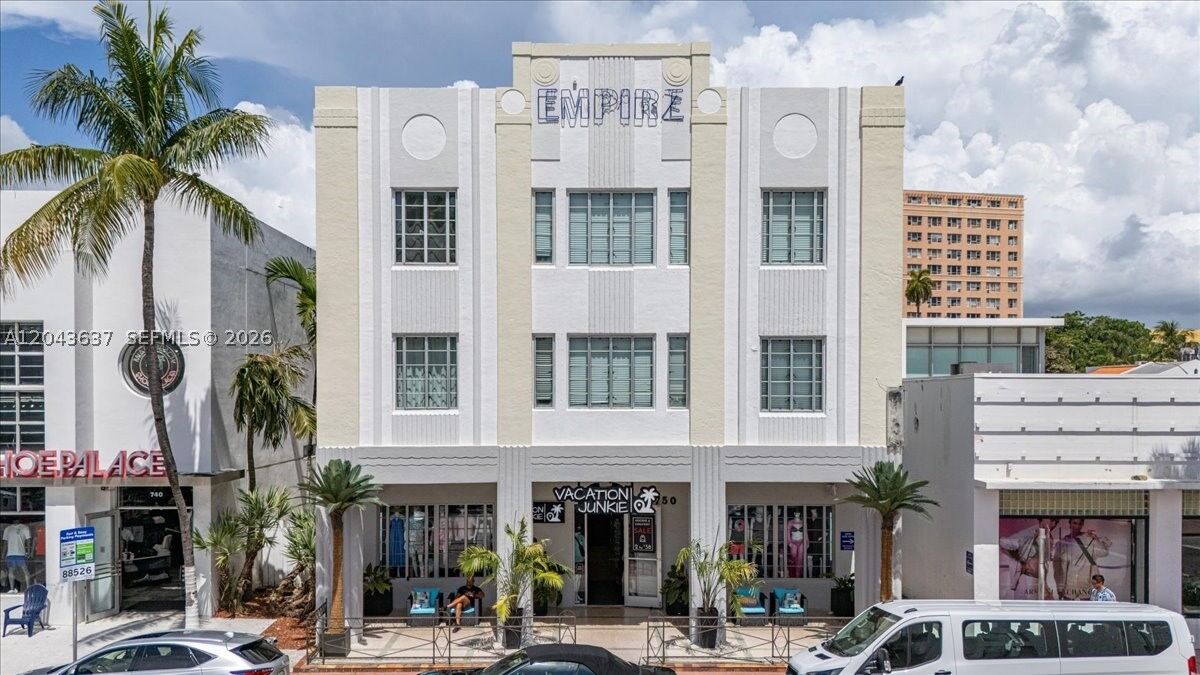 Property Photo:  750 Collins Ave 306  FL 33139 
