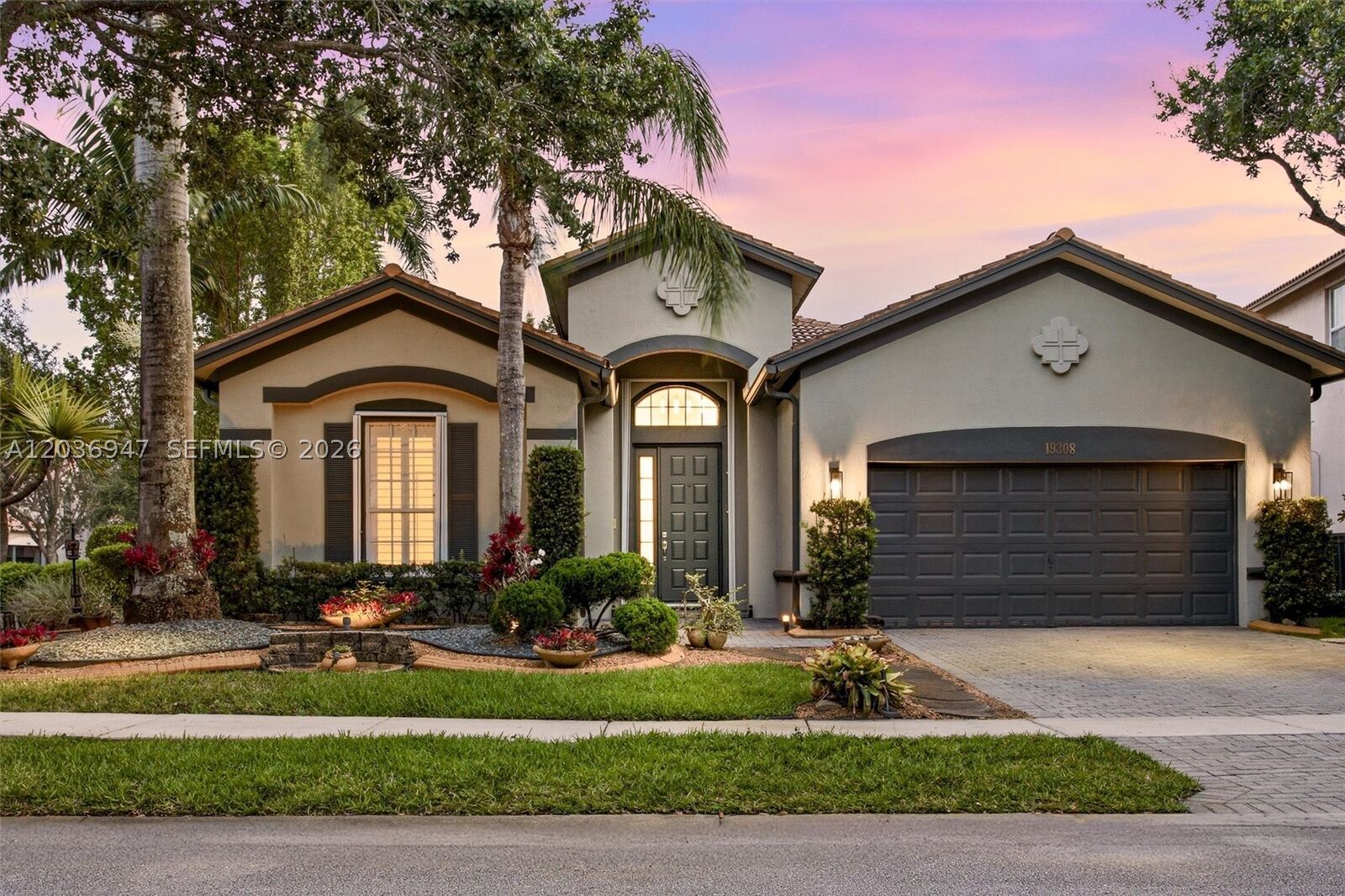 Property Photo: 19308 Stonebrook St FL 33332