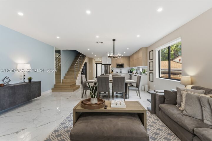 Property Photo:  809 SW 10th Ter  FL 33315 