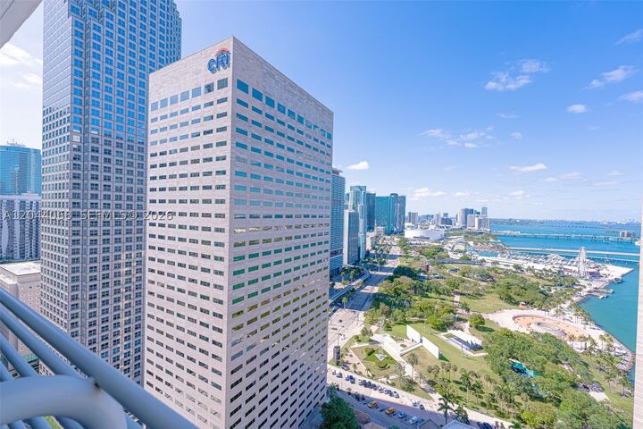 Property Photo:  325 S Biscayne Blvd 3624  FL 33131 