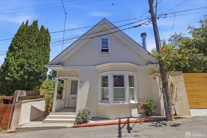 Property Photo:  221 Danvers Street  CA 94114 