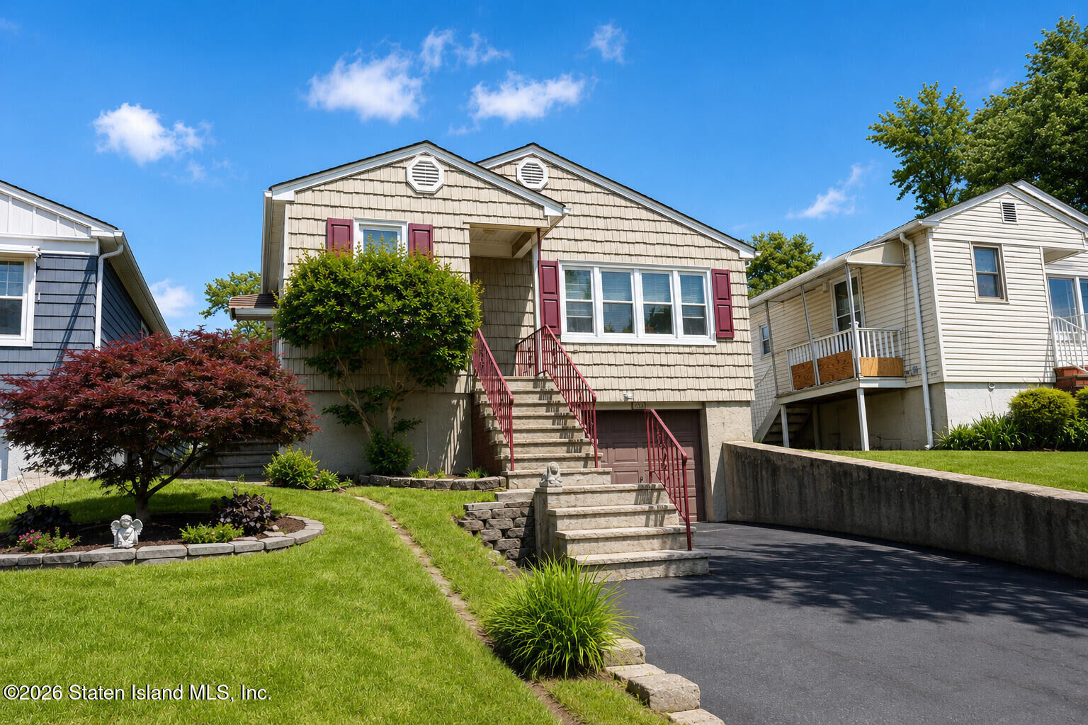 Property Photo:  1011 Manor Road  NY 10314 