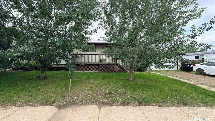 Property Photo:  709 Bradley Avenue  SK S0C 0M0 