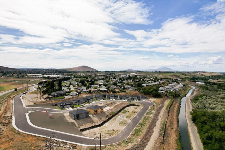 Property Photo: 822 Rio Vista Loop Lot40 WA 99352