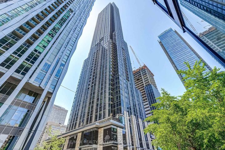 11 Yorkville Avenue 2409 — photo 1