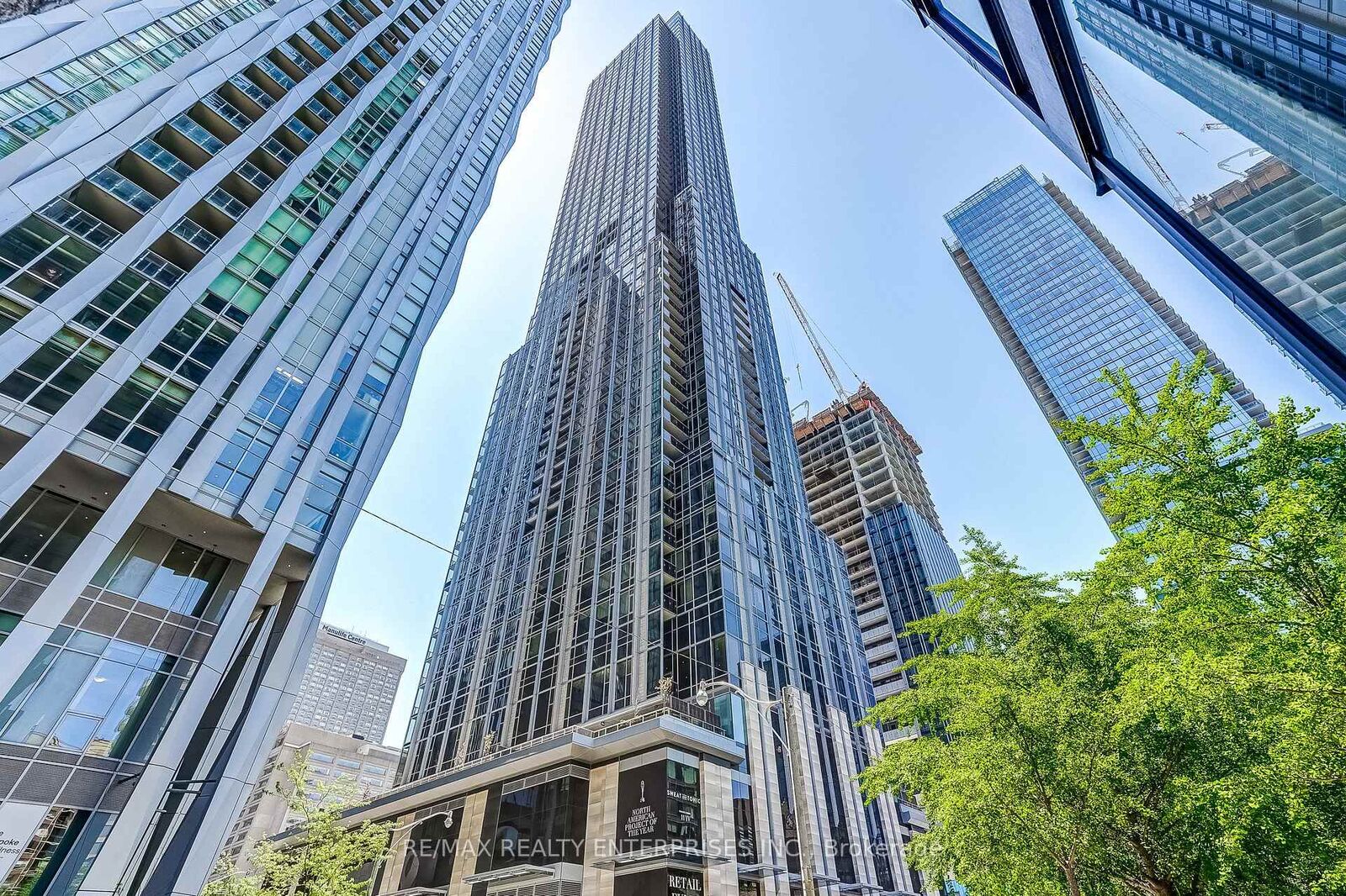 Property Photo:  11 Yorkville Avenue 2409  ON M4W 0B7 