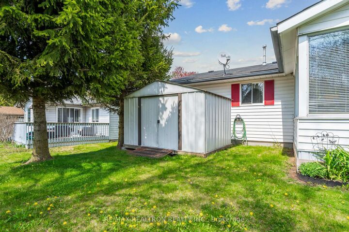 Property Photo: 36 Tecumseth Pines Drive ON L0G 1W0
