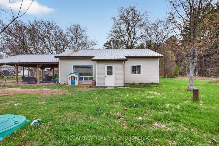 Property Photo: 14 Glastonbury Road ON K0H 2G0