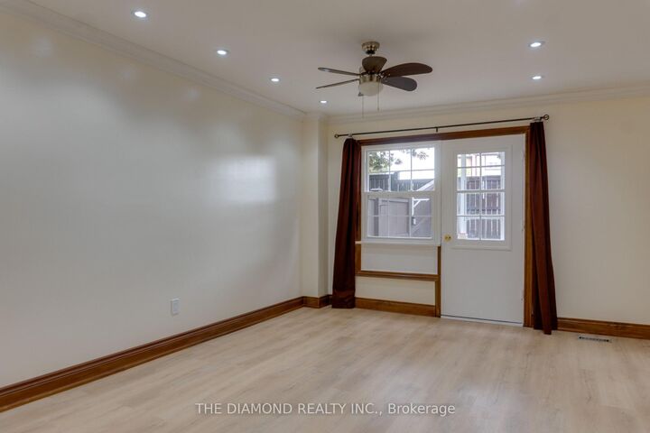 Property Photo:  2288 The Collegeway N/A 8  ON L5L 3Z5 