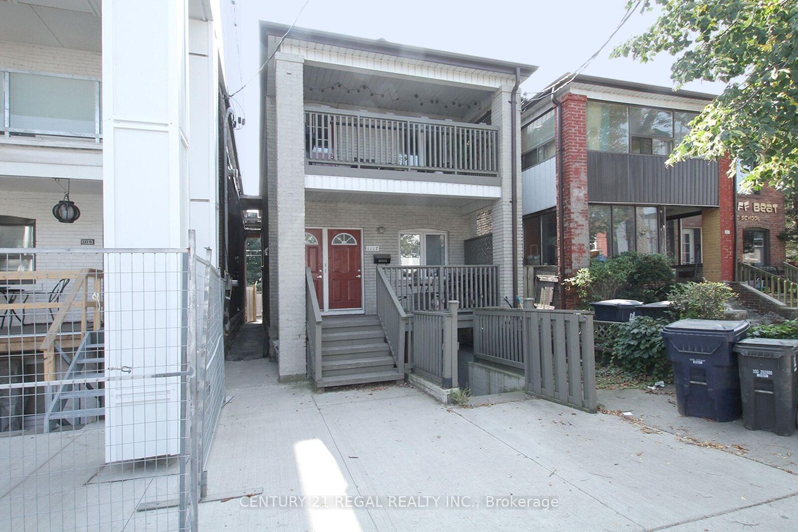 Property Photo:  1117 Queen Street E Lower  ON M4M 1K9 