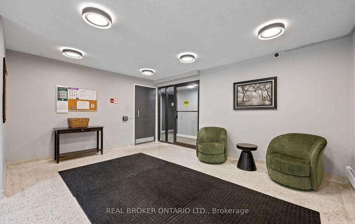 Property Photo:  21 Elizabeth Street S 202  ON L4C 3V5 