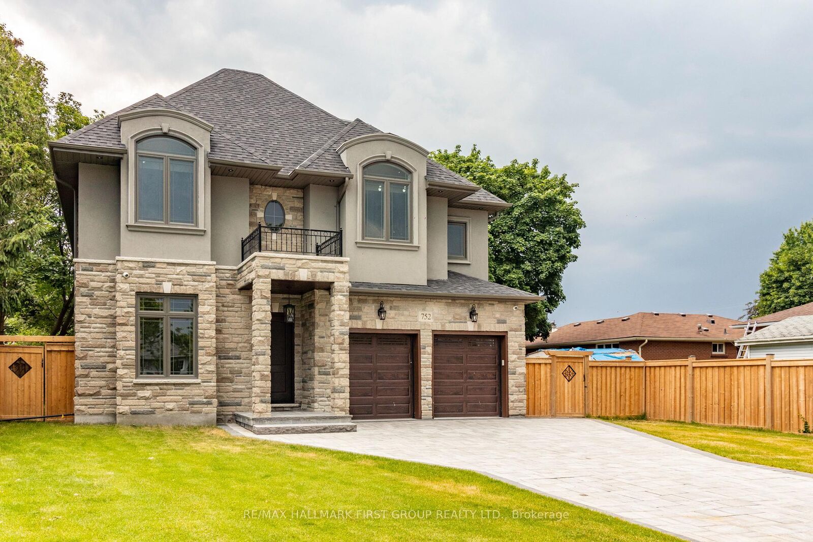 Property Photo: 752 Hillview Crescent ON L1W 2S1