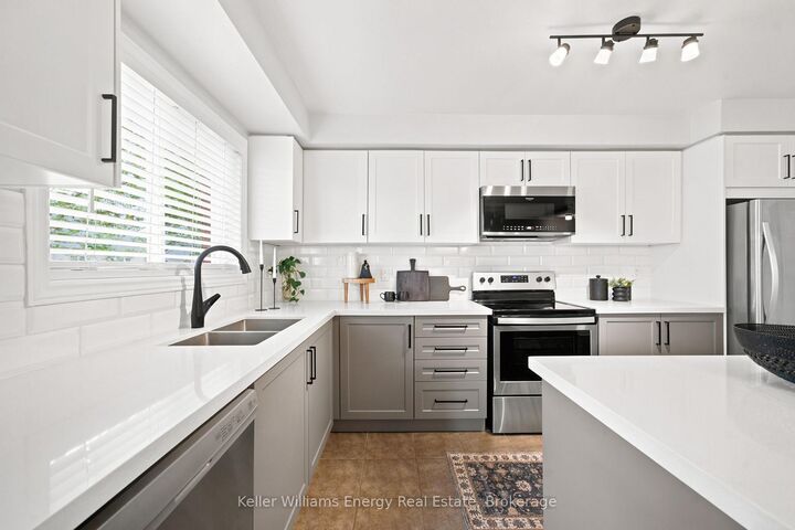 Property Photo:  24 Katerson Lane  ON L1E 0E9 