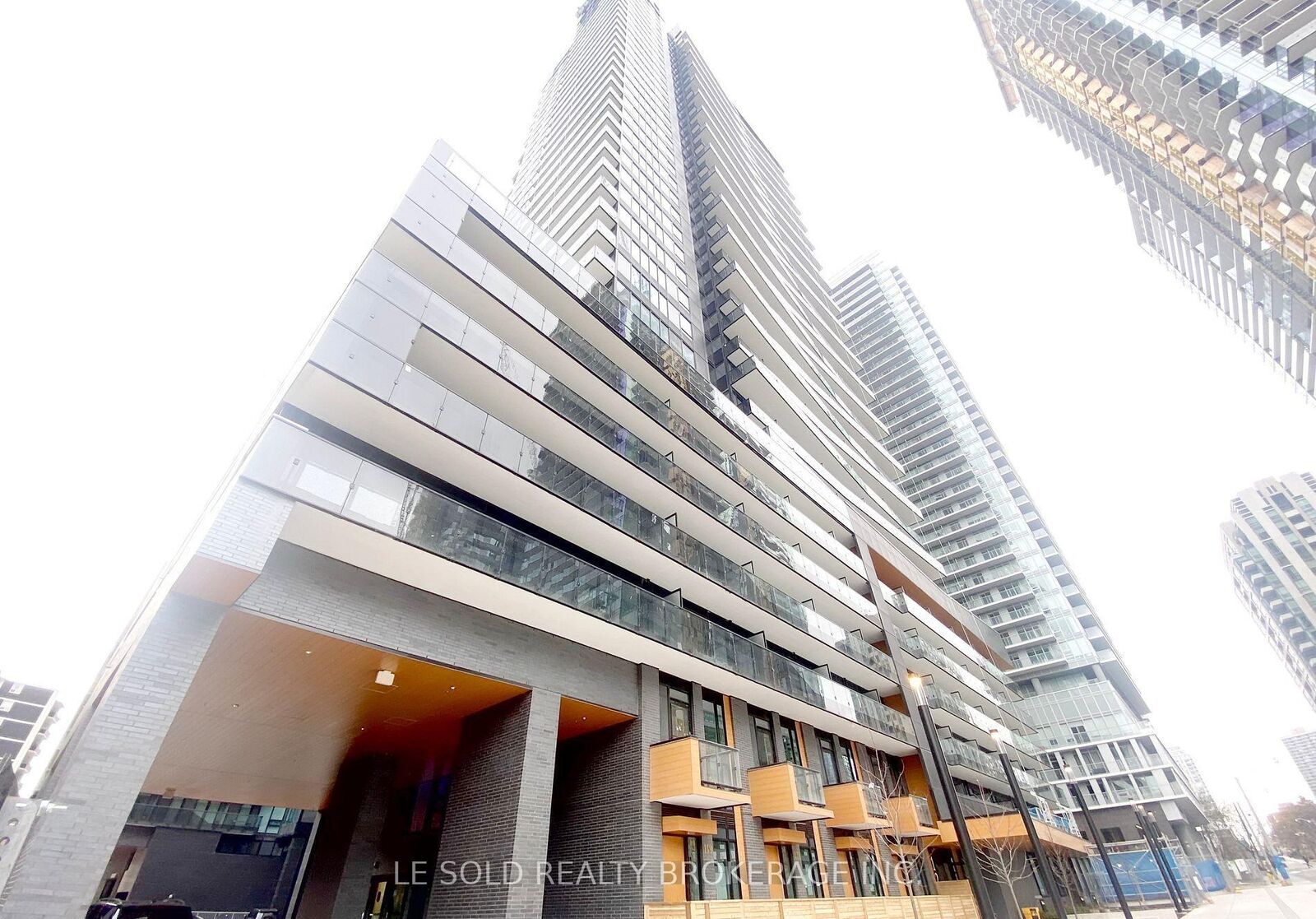 Property Photo:  127 Broadway Avenue 704 Room#2  ON M4P 1V4 
