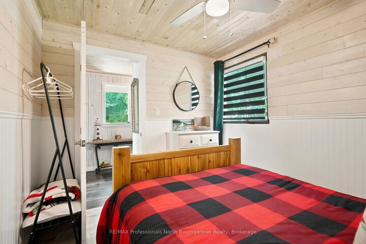 1093 Corylus Lane — photo 1