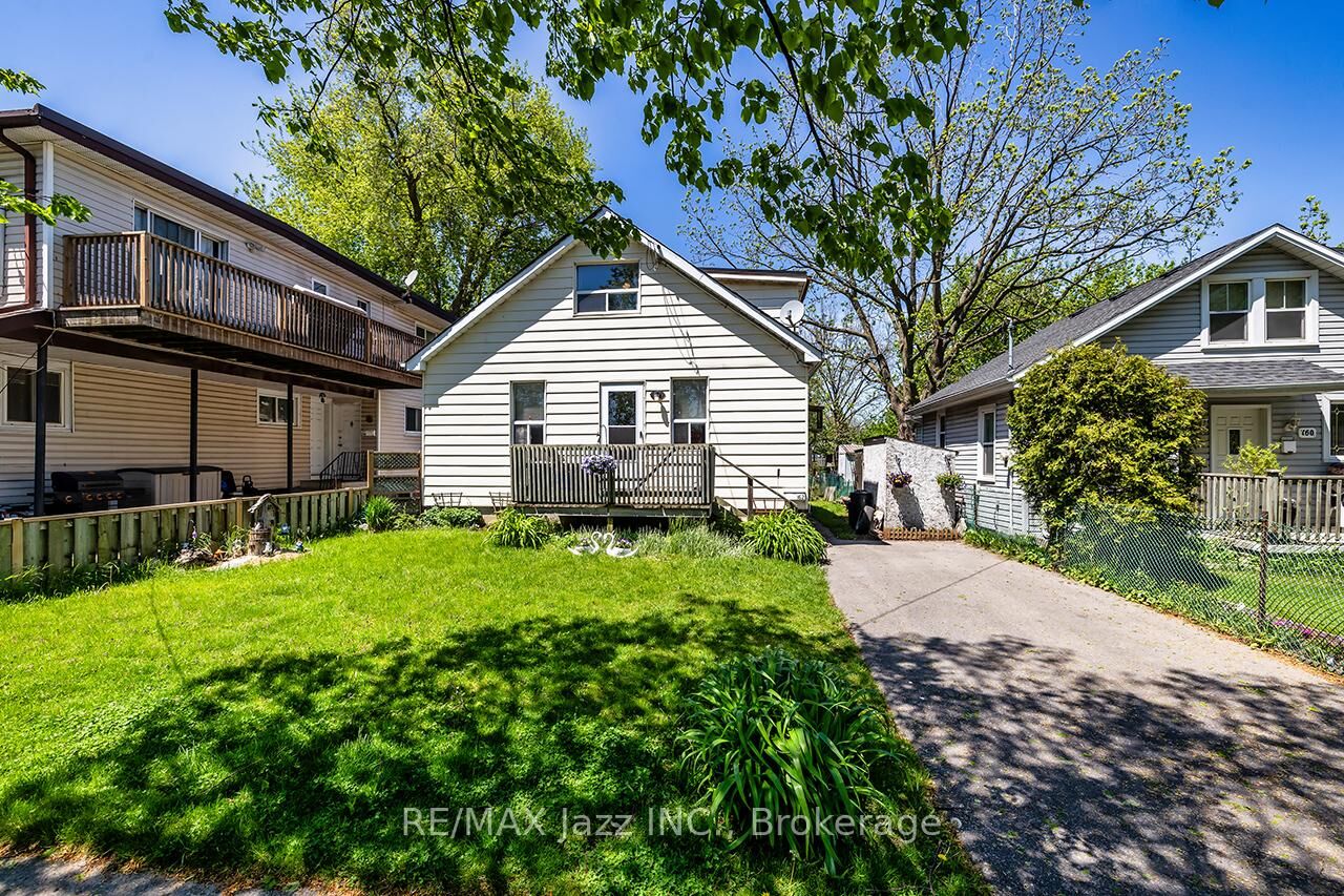 Property Photo:  162 College Avenue  ON L1J 1R4 