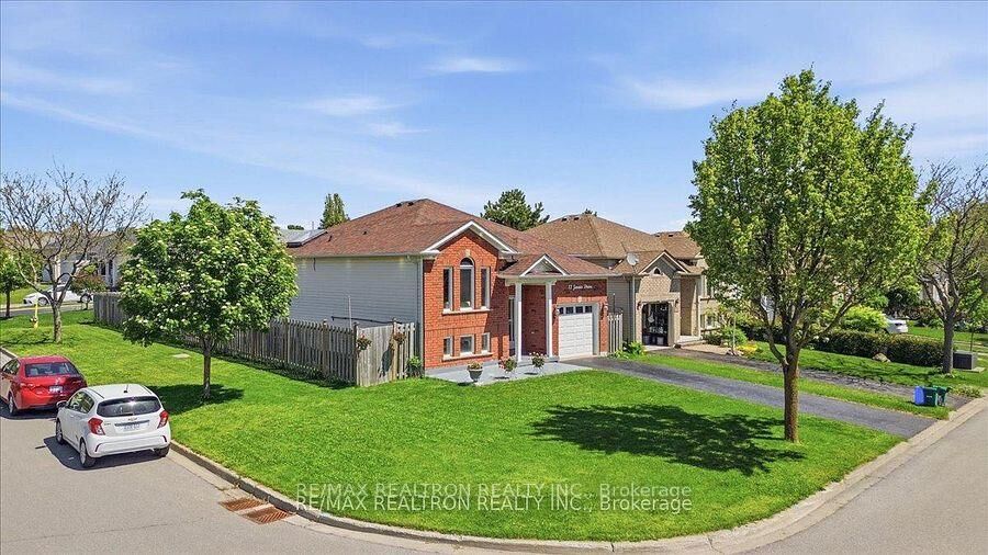 Property Photo:  12 Jarvis Drive  ON L1A 4J8 