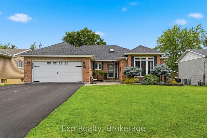 121 Simcoe Street — photo 1