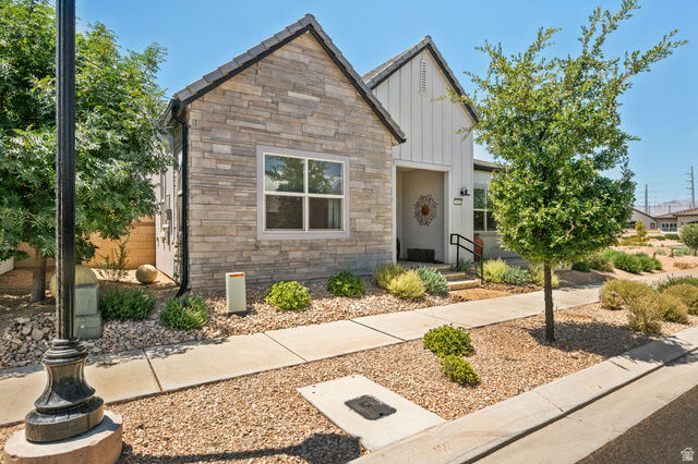 Property Photo: 5588 S Agave Peak Ln UT 84790
