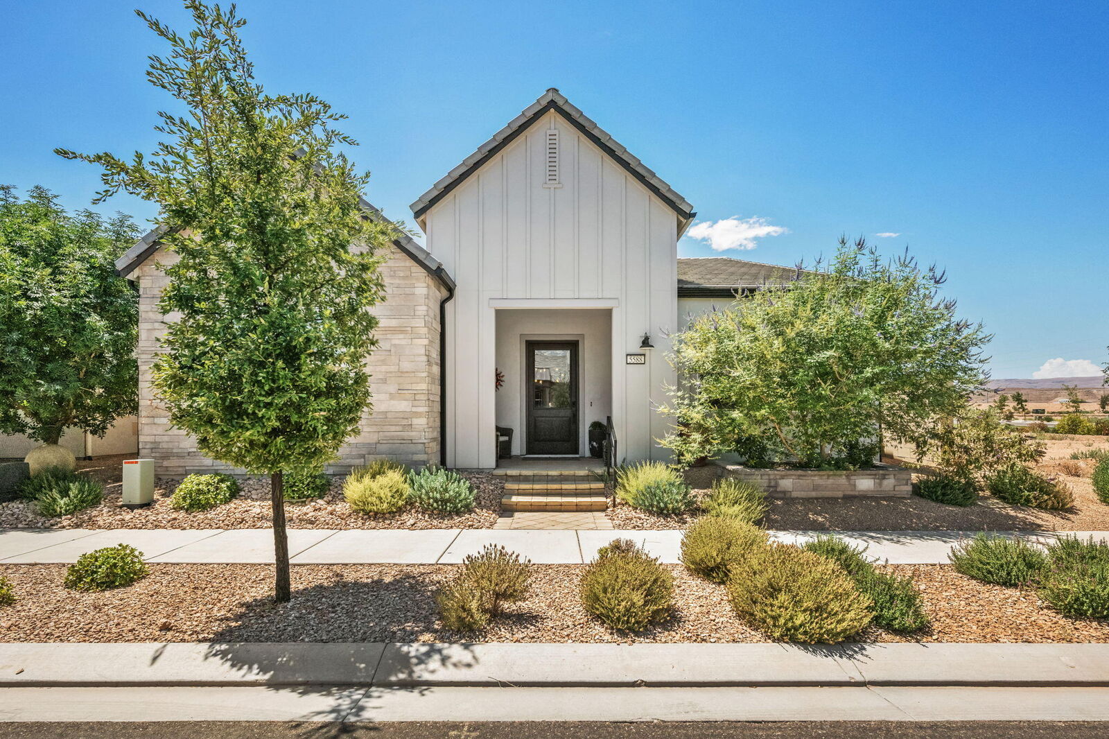 Property Photo: 5588 S Agave Peak Ln UT 84790