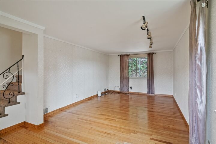 Property Photo: 3931 Boulevard Dr PA 15217