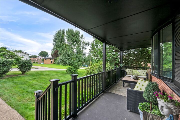 Property Photo:  2 Eichelberger Dr  PA 15108 
