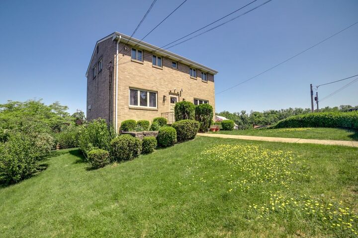 Property Photo:  2045 E Homestead St  PA 15212 